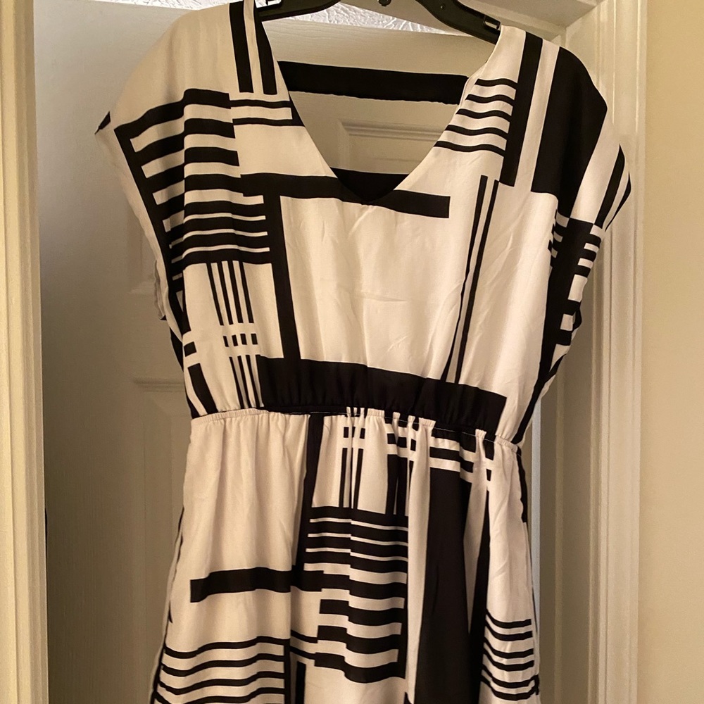 Black and white patterned dress